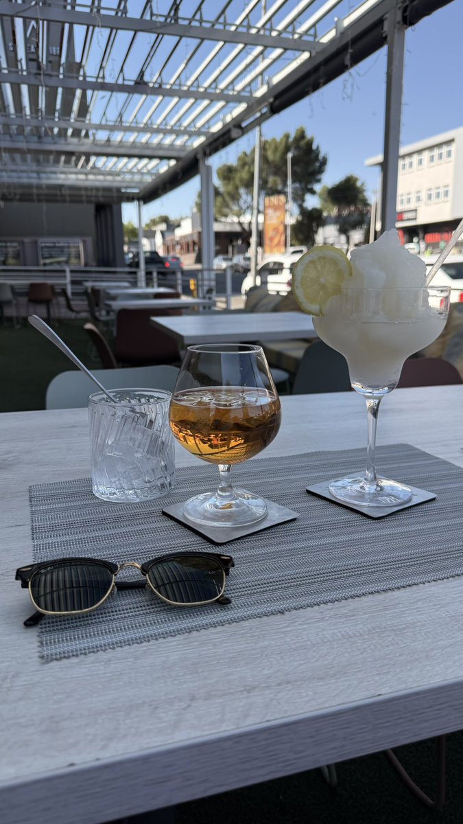 🍸 🥃  🕶️