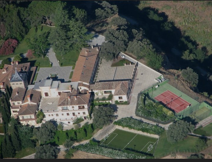 🇻🇪🇪🇦El bolichico mayor que fue detenido en Londres, ya fue liberado

Pero ahora ha sido allanada su mansión

UN CASTILLO EN ESPAÑA !

🚨El mundo entero lo investiga xq se hizo rico en un día con el régimen chavista!