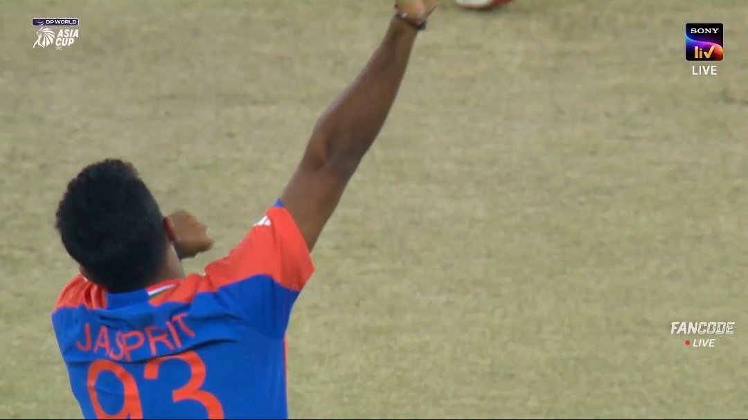 imArshit's tweet image. BOOM BOOM BUMRAH strikes again! 💥

First over, first wicket - he’s unstoppable! The crowd’s gonna erupt! 🔥 

India’s on fire! 🔥🔥 

#BumrahMagic #IndiaOnTop #WicketMachine #INDvsBAN
#AsiaCupT20 #AsiaCup2025