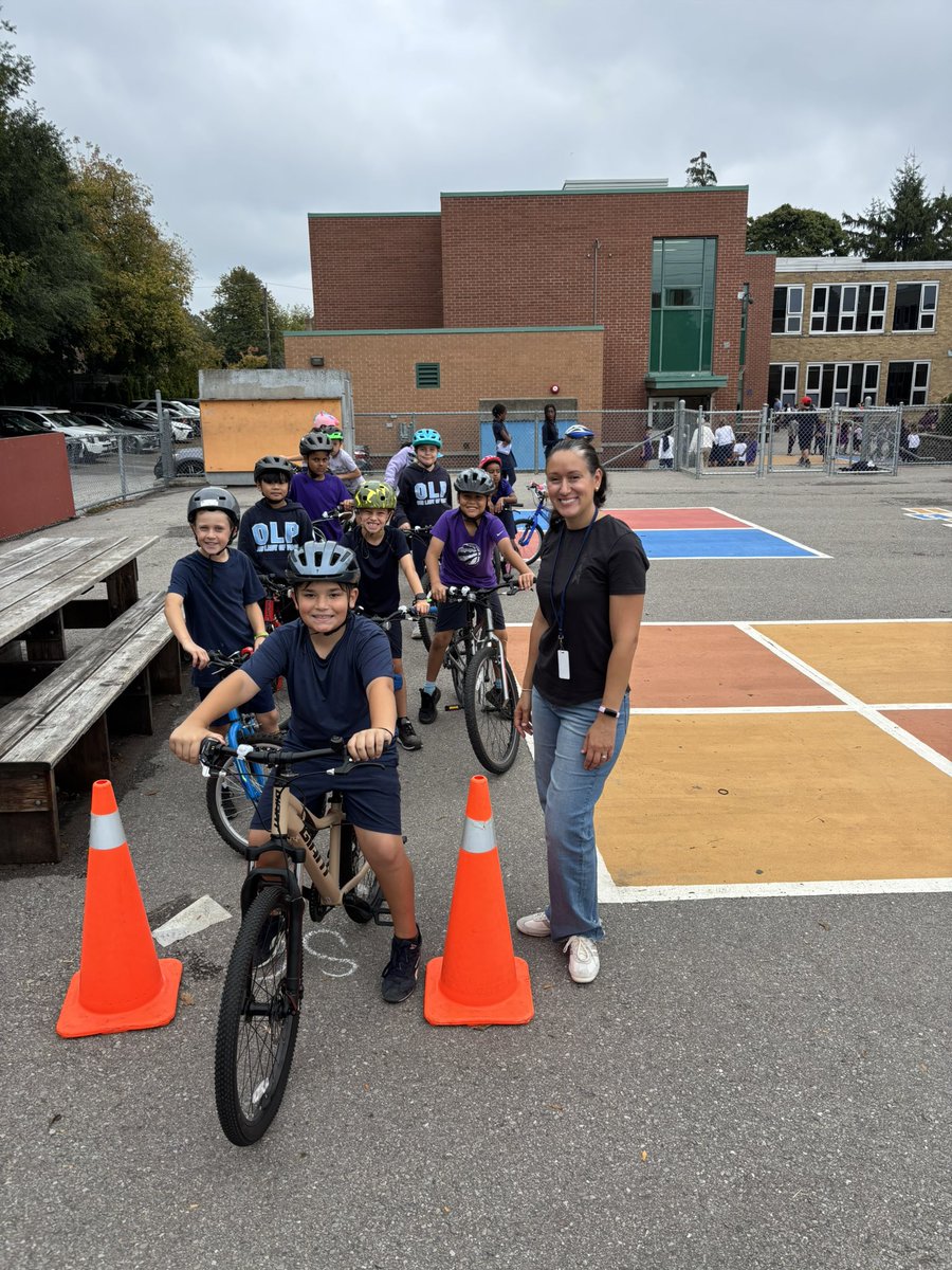 StarWarsCop's tweet image. 🚲 Another incredible #BikeRodeo in the books! Huge turnout, tons of smiles,  from the students of Our Lady of Peace CES @TCDSB and most importantly kids learning cycling safety while having fun. We’re crushing it out here! 💯👏 

#wearyourhelmet