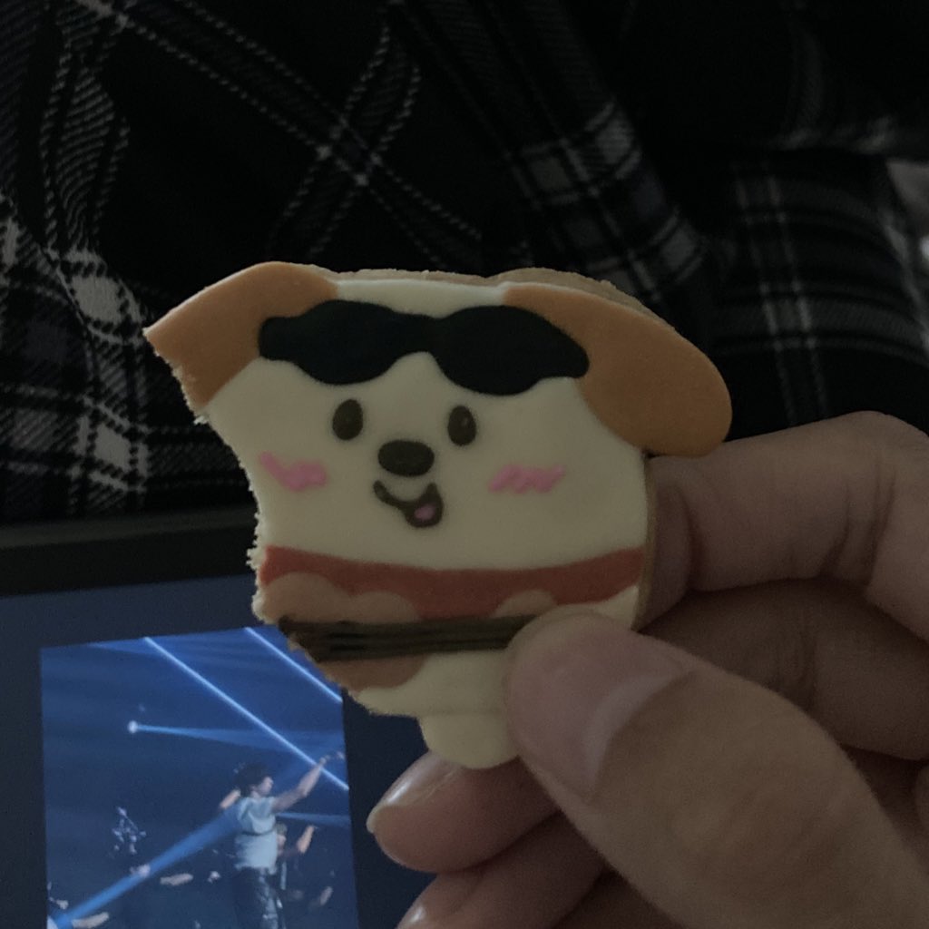 asbaguette's tweet image. อีเหี้ยอร่อยมากกกกกกกกกกกกก กัดไปคำแรกแสงออกปาก ไม่กล้าเคี้ยว กลัวรสชาตินี้หายไป 😭😭😭😭😭😭😭