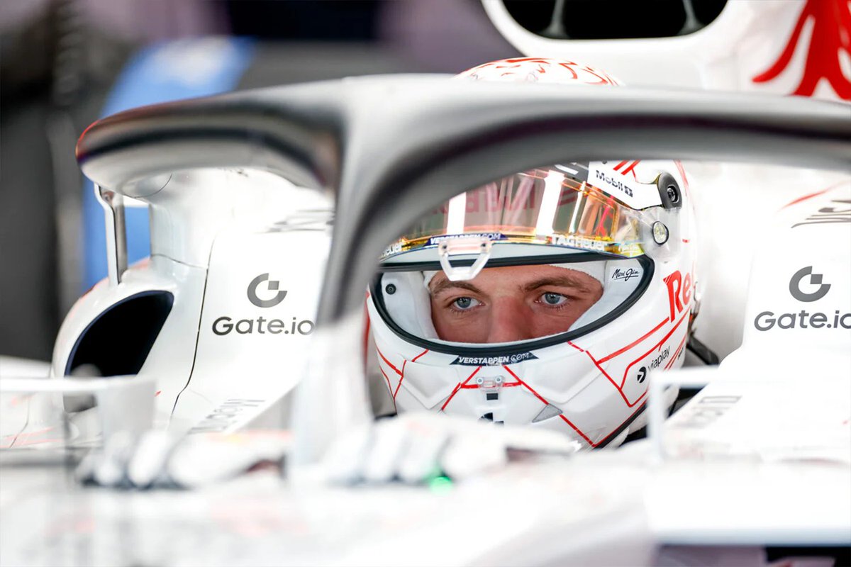 Imaginate ser tan pero tan bueno, tan cabra que la gente a falta de 7 rondas y estando a 69 puntos del lider no te descarta para la lucha por el titulo. 

Simplemente Max Verstappen.🐐🔥🇳🇱
