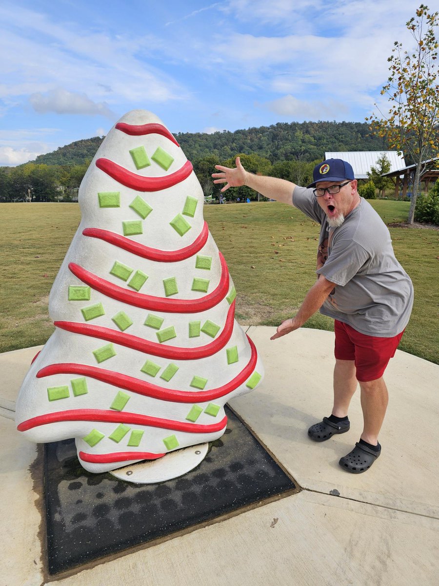 ConroeBrian's tweet image. Thought of @jasonffl when we stopped in Chattanooga at the Little Debbie Park. Thought of him even more at the Little Debbie store tho