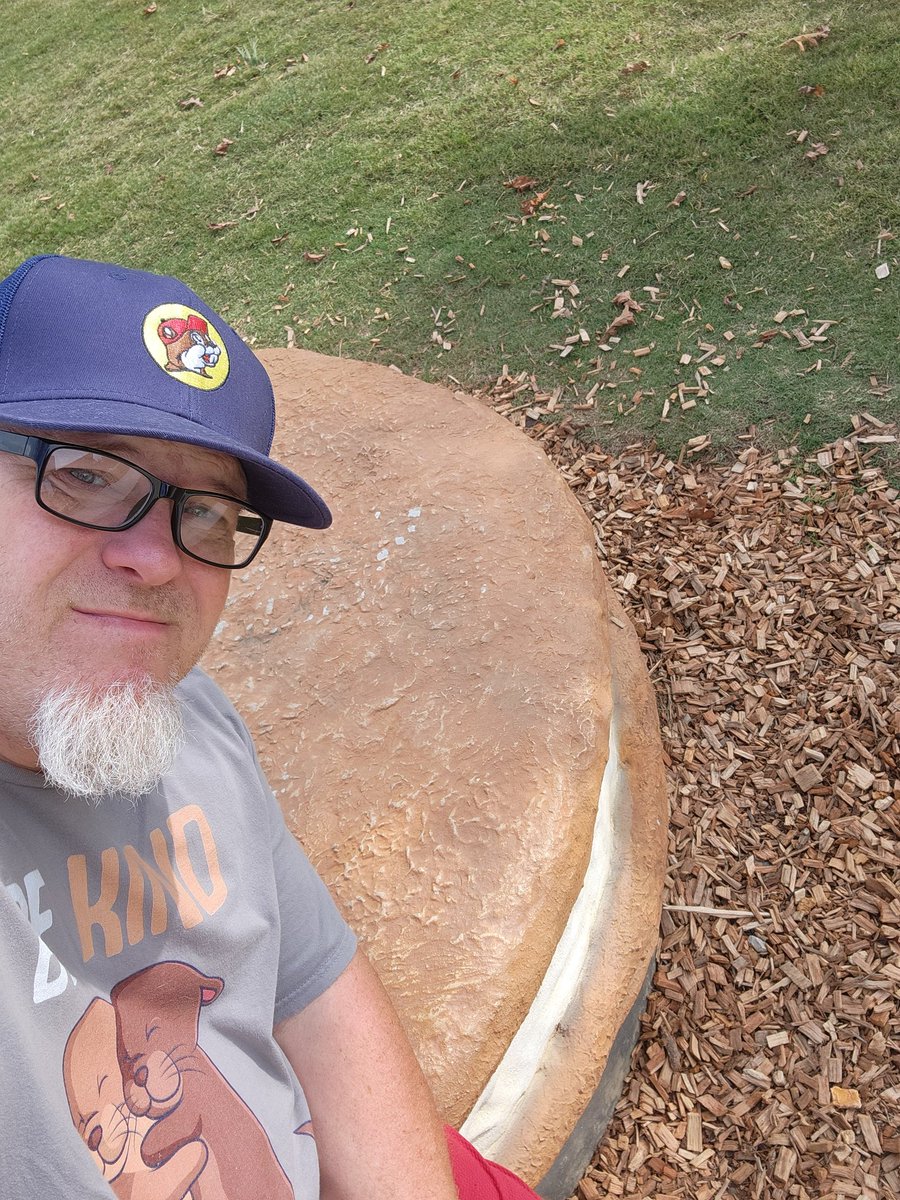 ConroeBrian's tweet image. Thought of @jasonffl when we stopped in Chattanooga at the Little Debbie Park. Thought of him even more at the Little Debbie store tho