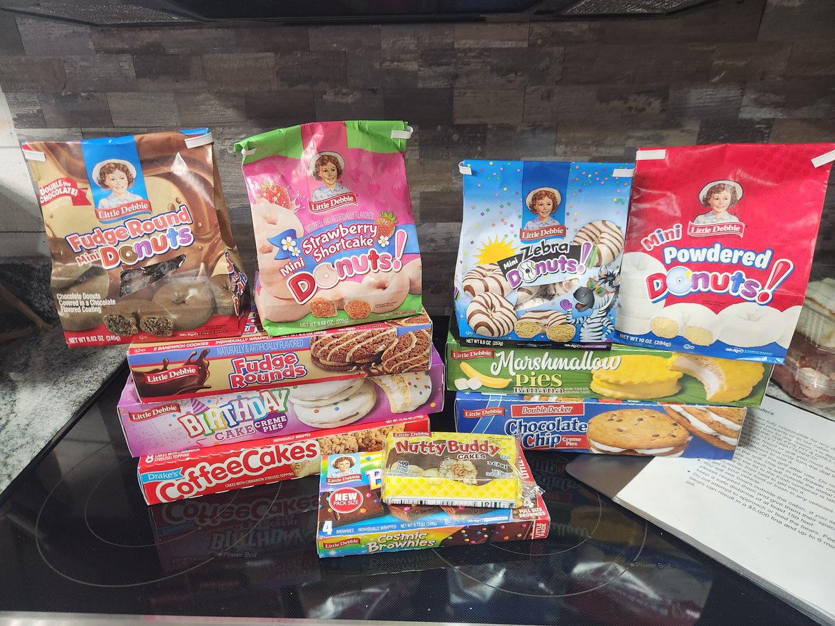 ConroeBrian's tweet image. Thought of @jasonffl when we stopped in Chattanooga at the Little Debbie Park. Thought of him even more at the Little Debbie store tho