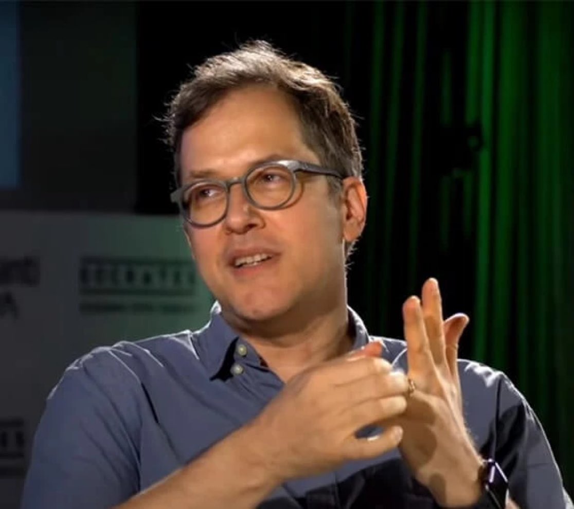 İlker Canikligil:

"Kendine saygısı olan kaçak film sitesinden film izlemez."