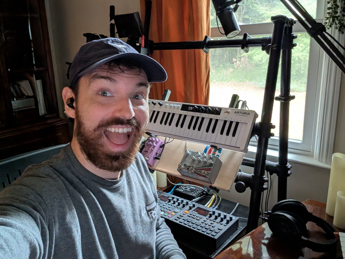 Adam Tell tweet media