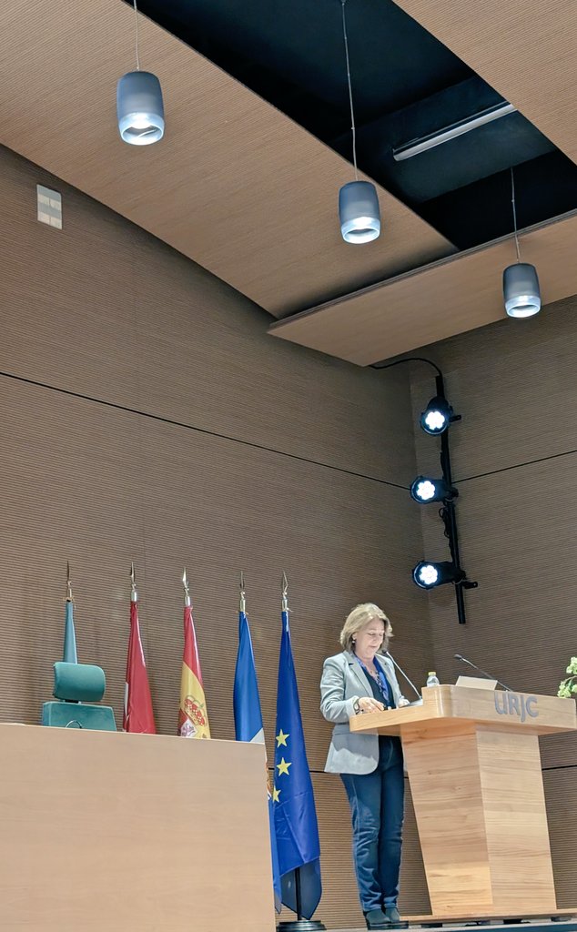 ¡Esto empieza! 👏

Carmen Galán Rodríguez (Universidad de Extremadura) inaugura las Jornadas con la conferencia plenaria "María Moliner: la vida que late en las palabras"
