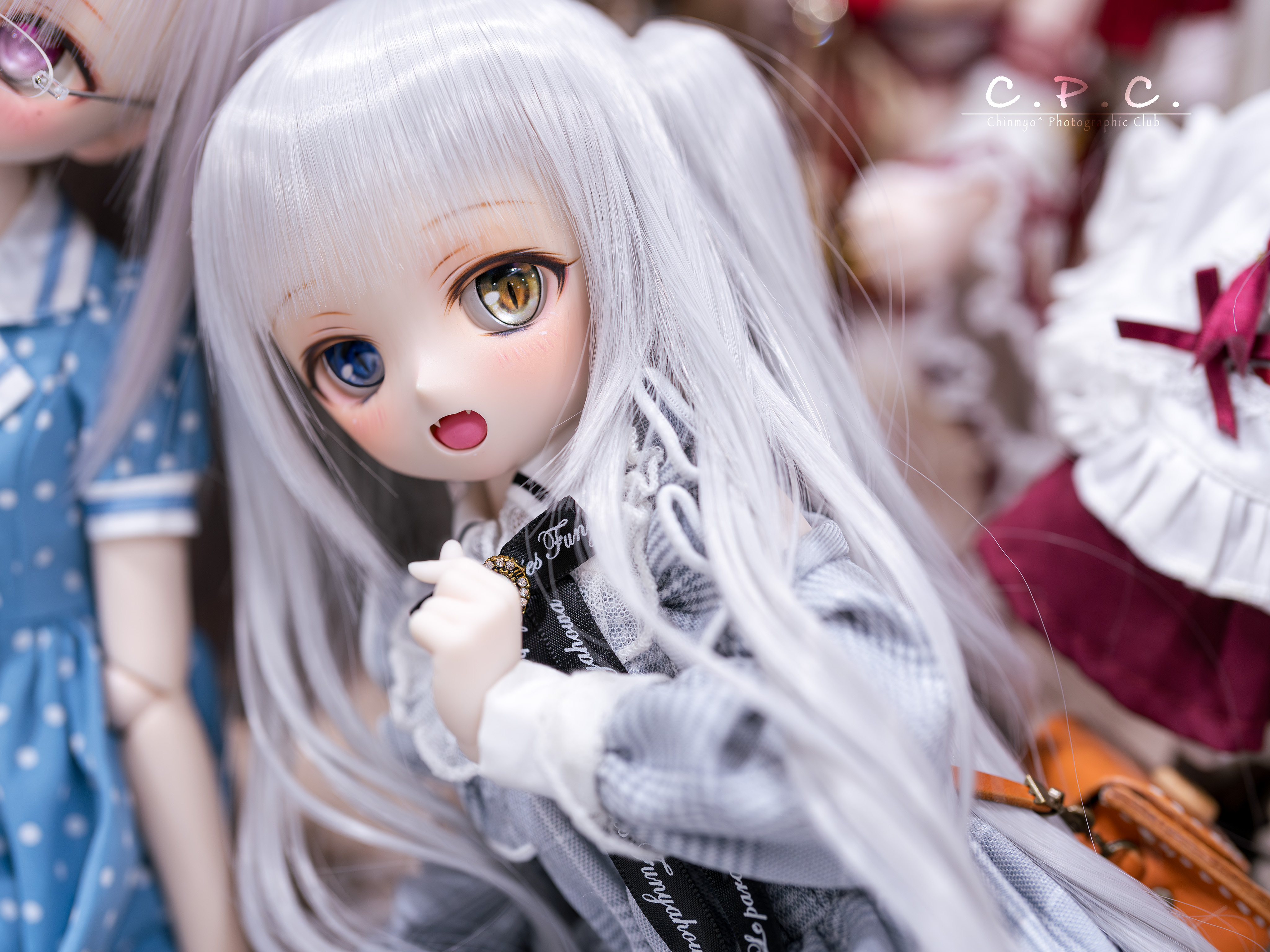 にゃりこ@プロフィール一読下さい 11.7 リク撮 model: あいのさん @aino_1231 バス停の情景。🚎 足