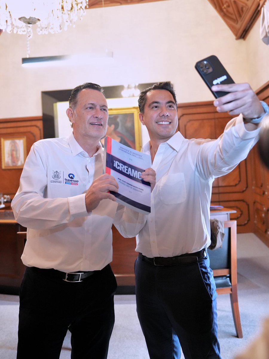 FeliFerMacias's tweet image. En equipo, construimos un Querétaro con orden, rumbo y mucho futuro.

Este primer año trabajamos sin descanso, con cercanía y resultados, para mejorar la calidad de vida de las familias. ¡Gracias gobernador @makugo por todo tu apoyo!

#CreamosFuturo