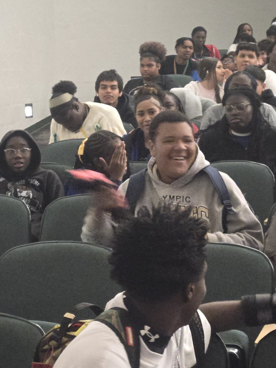 blanche_ely's tweet photo. SpeakLife.EndBullying. A big THANK YOU to our presenters this morning for orienting our students on how to support each other through their differences to end bullying. Thank you Ms. McGirt for organizing this event. #PeaceWeek #Legacy2Legendary #TigerPride https://t.co/CvUyGVwjM9
