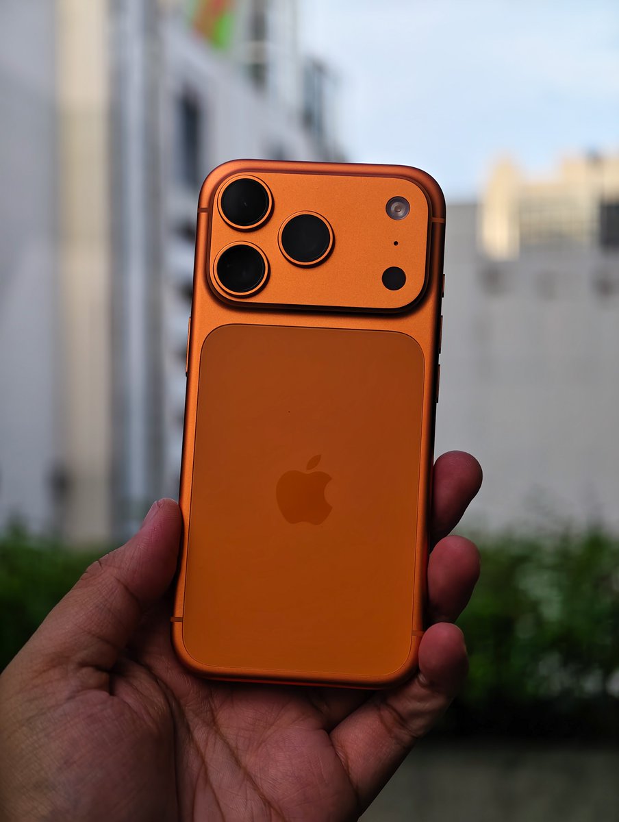 sondesix's tweet photo. This is the Cosmic Orange iPhone 17 Pro design appreciation post.

The best iPhone colour ever. https://t.co/jZmpzMGoD9