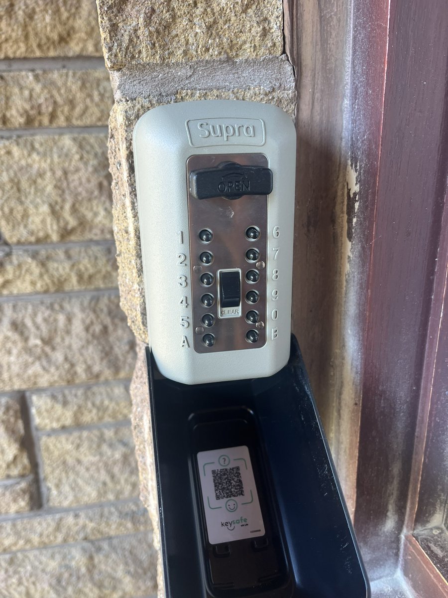 bonnyrigglocks's tweet image. A break from the daily upvc lock repairs to supply and fit a Supra c500 Police rated key safe and a Sold Secure Garage Door Defender.
#locksmithmidlothian #locksmithnearme #suprac500keysafes 
#locksmithdalkeith 
#locksmithtranent