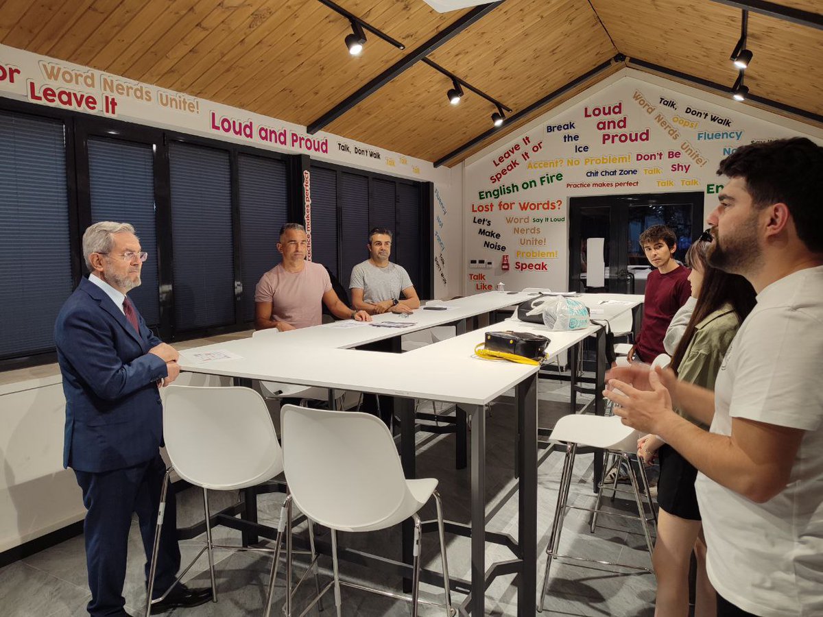 TÖMER [<a href="/AnkaraUnivTOMER/">Ankara Üniversitesi TÖMER</a> ] Speaking Club etkinliğini ziyaret ederek öğrencilerimizle bir araya geldik.
Öğrencilerimizin dil öğrenme süreçlerine ilişkin onlardan bilgi alarak  uluslararası öğrencilerimizin kültürel deneyimleri üzerine keyifli bir sohbet gerçekleştirdik.