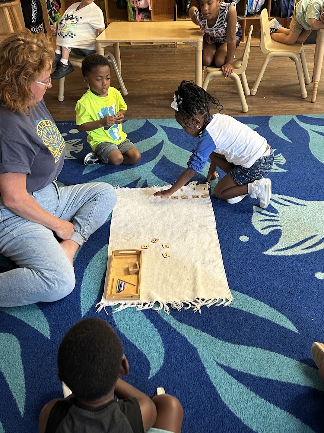 🔢✨ Ms. Jessie’s Kindergarten Rarebirds are building their counting skills through hands-on learning! Using colorful, coded beads, students worked together to count step by step—all the way up to 10. A fun and engaging way to strengthen number sense and teamwork! 💙💛