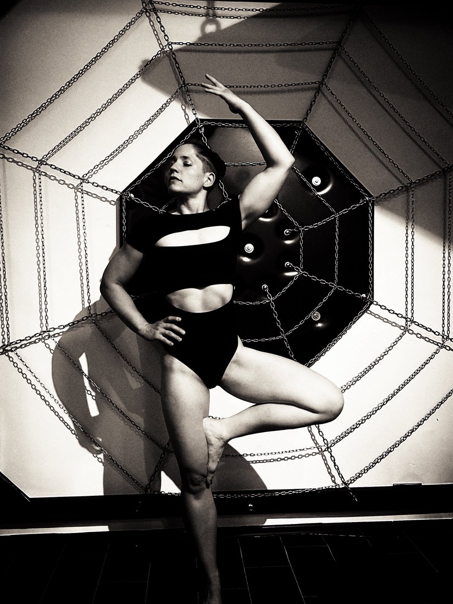 SophiaMirabilis's tweet image. Come a little bit closer…Gotcha! Like a spider gets the fly in its web. U try to escape from the me, but u will just entrap yourself more&amp;amp;more in the net. I will spin my legs&amp;amp;arms around u, cover ur mouth, u fight for air… and I will enjoy the fear in ur eyes! #sessionwrestling