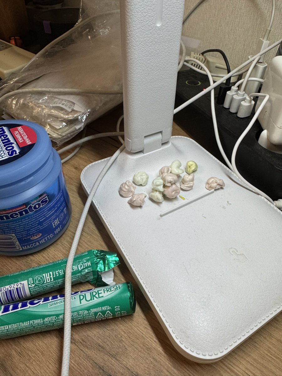 Жить со мной то еще испытание.
Хорошо что это не мои проблемы