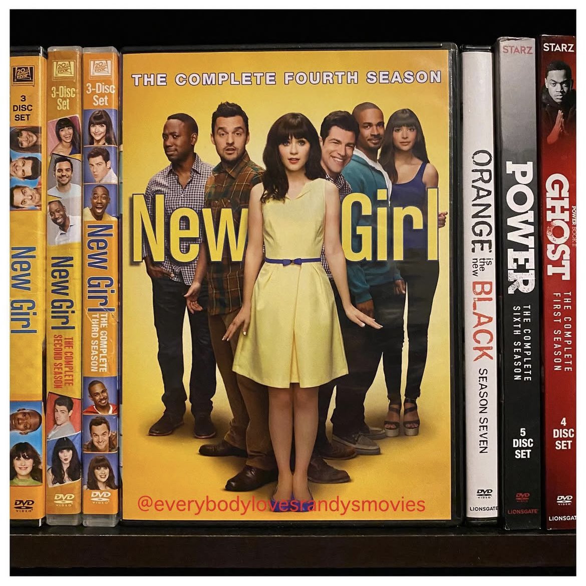 RandysMovies's tweet photo. TV Show: #NewGirl: Season 4 (2014)
Starring: #ZooeyDeschanel #JakeJohnson #MaxGreenfield #LamorneMorris #HannahSimone #DamonWayansJr.
Guest Starring/Recurring: #JessicaBiel #KaitlinOlson #RobReiner #AlanRitchson #JulianMorris #AlexandraDaddario #LisaBonet #GretaLee #BarryBostwick #BillyEichner #ZoeListerJones #NasimPedrad #MeaghanRath #NoraDunn #JJWatt #KierseyClemons
Directed By: Multiple Directors
#BluRay
#CouchPotato
#TVShowCollector
#BluRayCollection
#TVShowCollection
#TVJunkie
#Fox
#PhysicalMedia
#TVTwitter