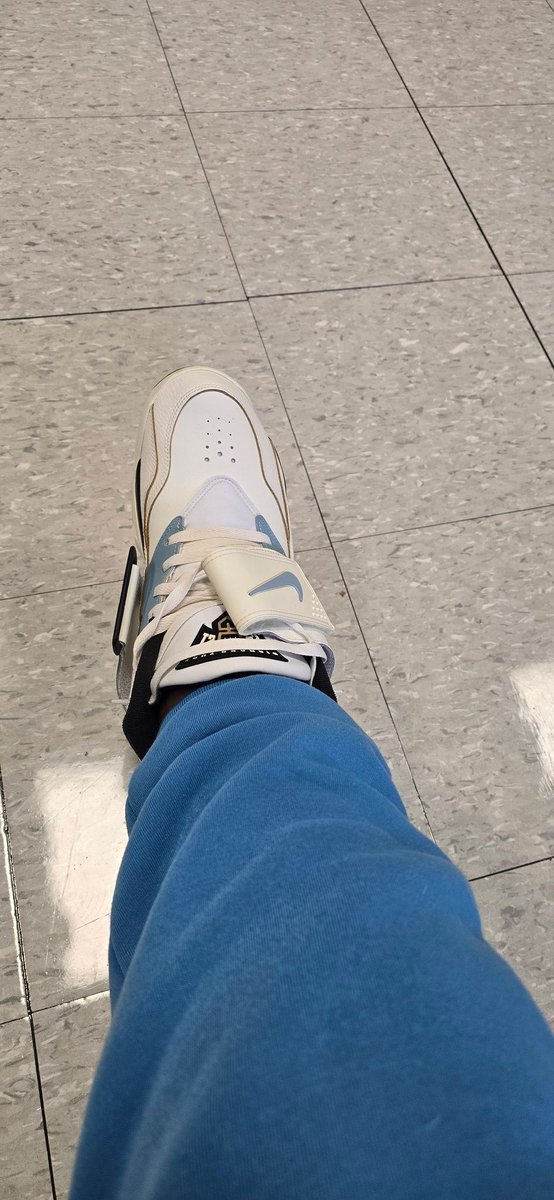 ThaMyth1's tweet photo. @Nike @nikestore and @DeionSanders can we make sure that the next Diamond turf shoe isn't so narrow? Some of us don't have tiny feet. Can we be better? https://t.co/qoPIfvb8rS