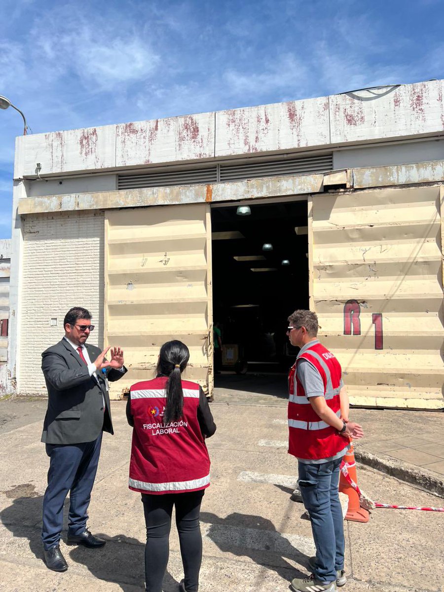 #FiscalizaciónLaboral | Investigación por accidente laboral en el Aeropuerto Silvio Pettirossi

Abrimos  una investigación sobre el trágico accidente laboral ocurrido antes de ayer en el sector de cargas del Aeropuerto Internacional Silvio Pettirossi.

Un portón de hierro de unos