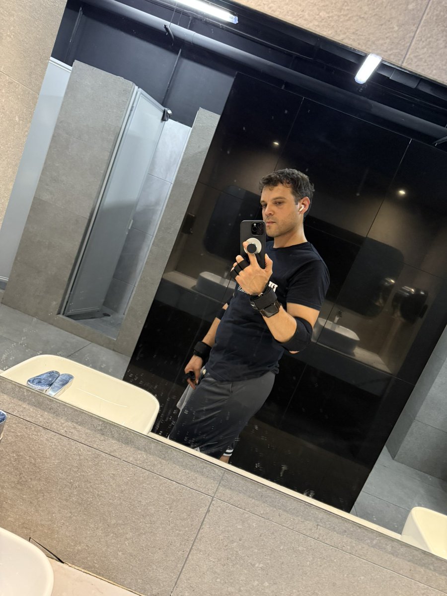 RomVillarrreal's tweet photo. Gym done ✅ https://t.co/DCcUmpyvNo