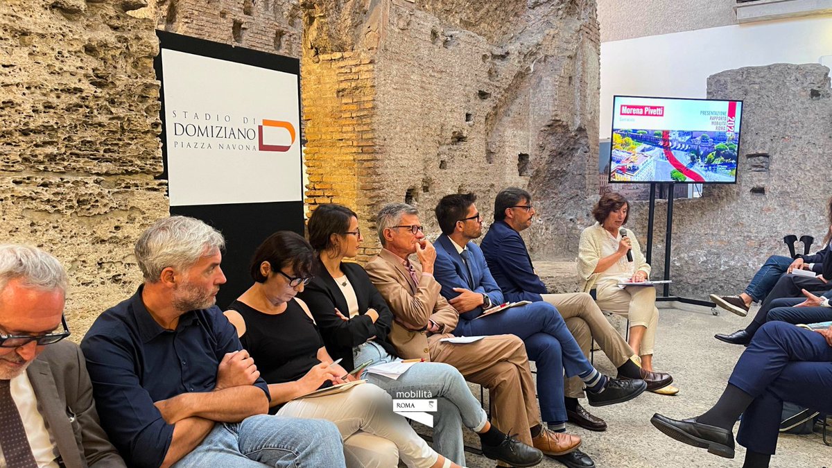 romamobilita's tweet image. 📣 Presentato il Rapporto Annuale Mobilità 2025

📈 55% visitatori è straniero
🛡️ -13% di decessi
🚗 &amp;gt;45% auto Euro6
🛵 +49% moto Euro5
🚌 39% bus/tram low emission
🔄 13,6 mln di viaggi in sharing
🔗Scarica il Rapporto: romamobilita.it/it/Rapporto-Mo…
#RSM #UPPERProjectEU @project_upper