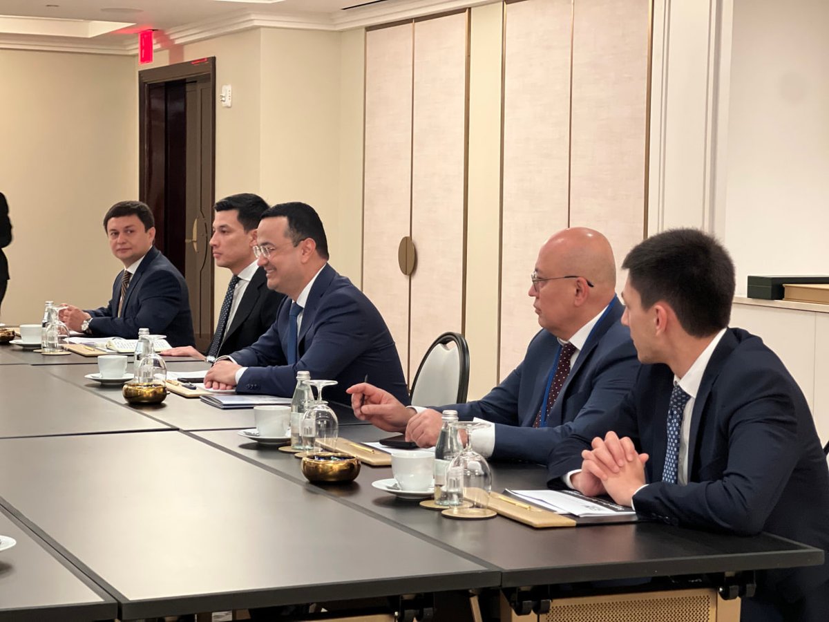 On the sidelines of the working visit of the President of the Republic of Uzbekistan, Shavkat Mirziyoyev, to the United States, Laziz Kudratov, Head of MIIT, held a meeting with John Jovanovic, President and Chairman of the EXIM Bank of the US.

🔗bit.ly/4gDFtx7