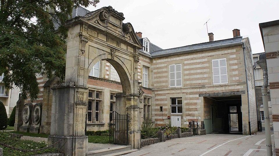 MonumentumFr's tweet image. Musée Garinet à #ChâlonsenChampagne (#Marne) Construction XVIe siècle, XVIIe siècle. Façades avec leur décor et portail de l'ancien grand séminaire remonté dans la cour du musée (cad. AZ 17) : inscription par a...
Suite 👉 monumentum.fr/monument-histo…
#Patrimoine #MonumentHistorique