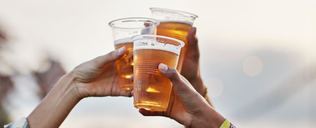 DiverseElders's tweet image. Even the smallest amounts of #booze can raise your #risk of #dementia, according to the largest observational and genetic study to date on the subject. "Our study findings support a detrimental effect of all types of alcohol consumption on dementia risk" buff.ly/sac0scc
