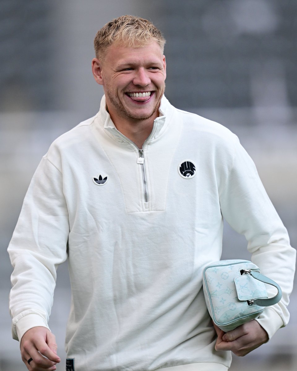 👋 <a href="/AaronRamsdale98/">Aaron</a>