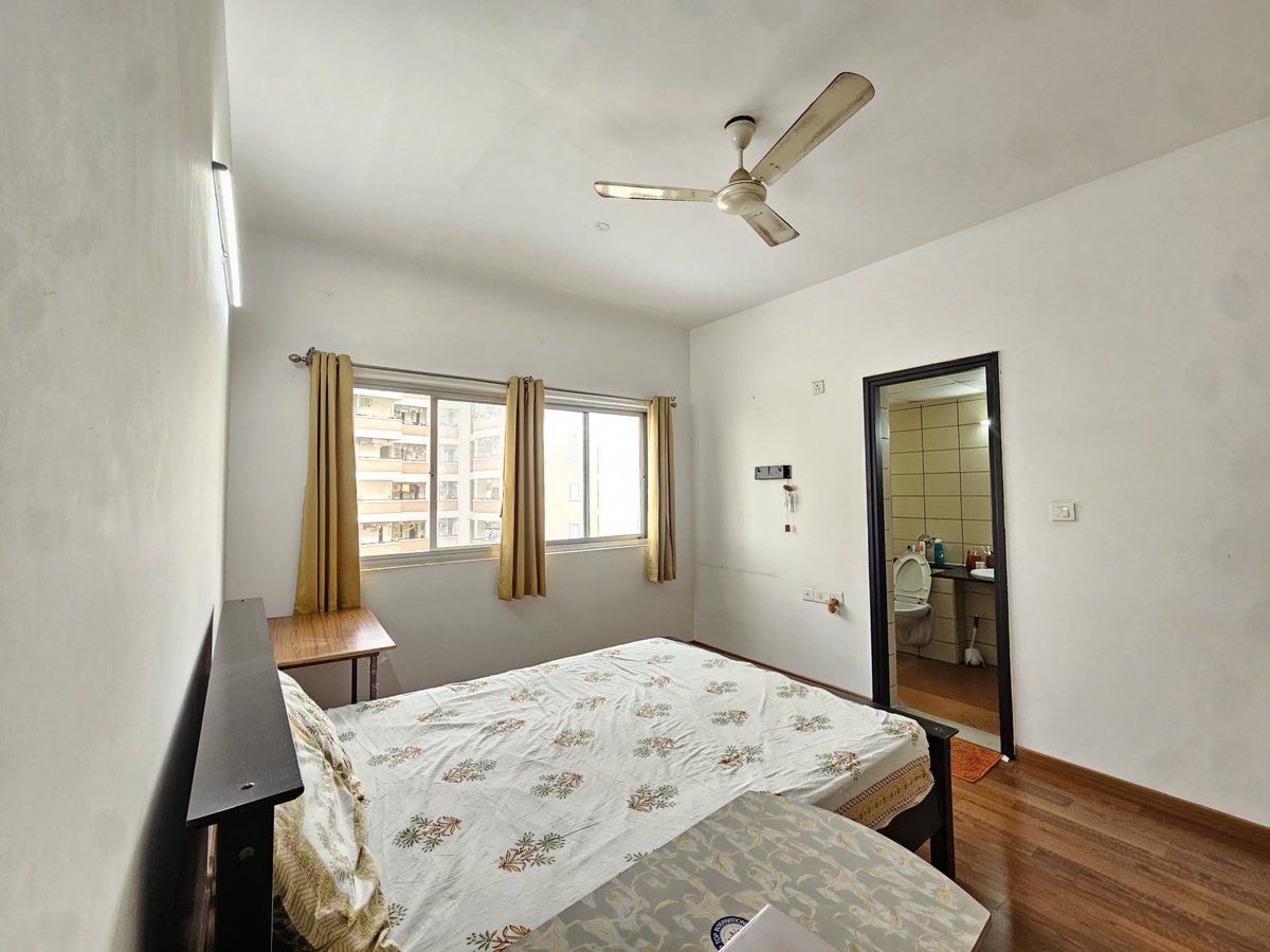 harshii04's tweet photo. I’m moving out and looking for someone to replace me. 

Location: Sai Poorna Premier (gated society), Harlur main. 

A 3bhk apartment, rent 16.3k (inc. maintenance). Has pool, parking and gym.

Deposit: 44K + One time setup cost

Fully furnished has bed, side table and storage. https://t.co/WDcdVZkT9n