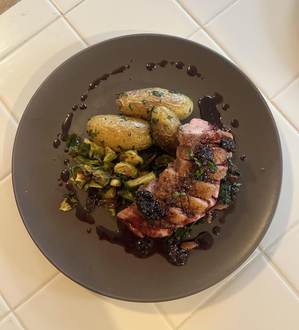 homevsfastfood's tweet image. [pro/chef] Seared duck breast with Blackberry &amp;amp; thyme gastrique!
👉 homecookingvsfastfood.com
#SearedDuckBreast #CulinaryArts #FoodieDelight #Gastrique #ChefLife #homecooking #food #recipes #foodpic #foodie #foodlover #cooking #hungry #goodfood #homecookingvsfastfood