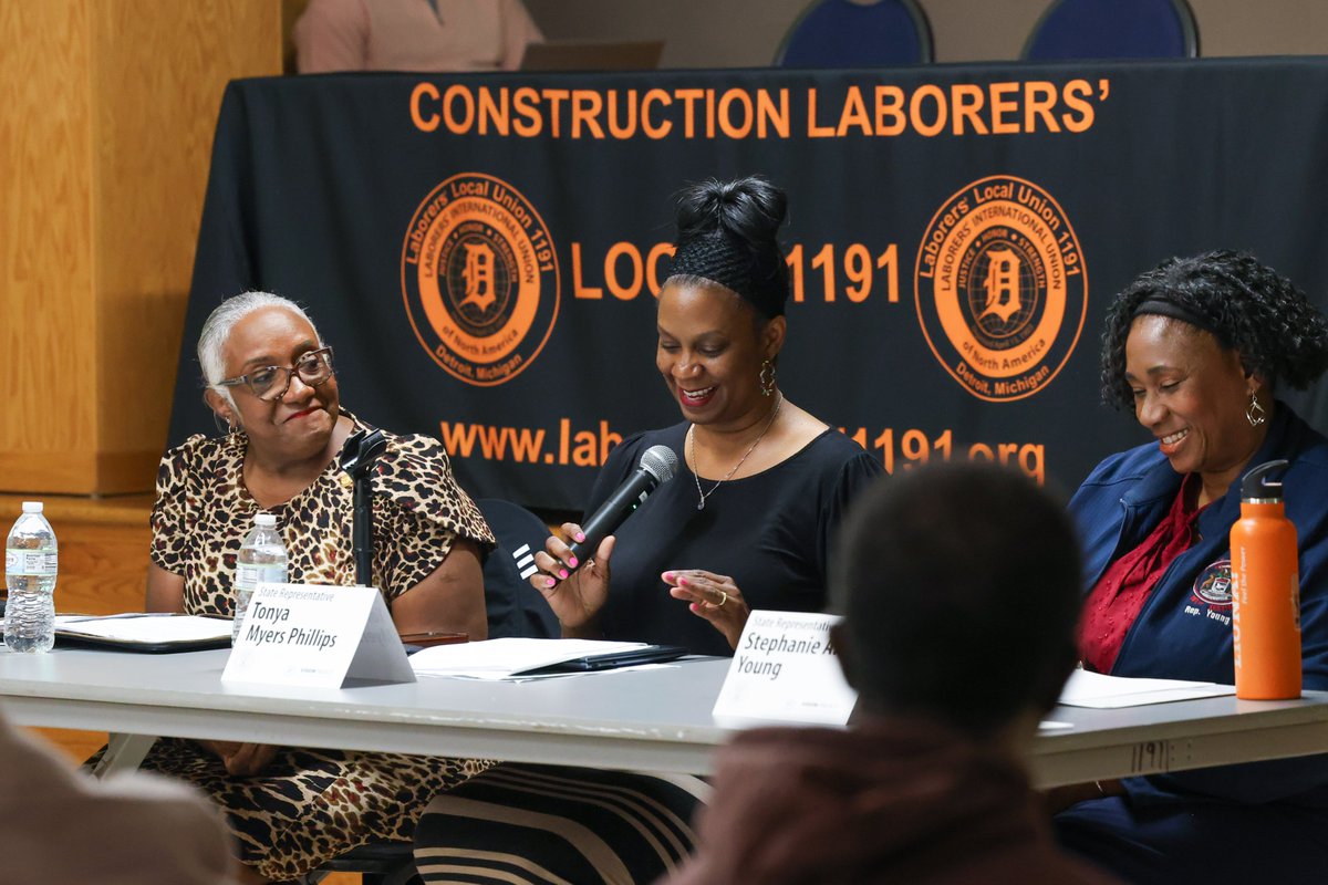 StateRepSteph's tweet image. I have been traveling throughout SE Michigan to hear directly from residents as part of the Democratic Vision Project, working together to plan for the future and address concerns from our communities. I joined my colleagues, Reps Tonya Myers Phillips & Helena Scott.