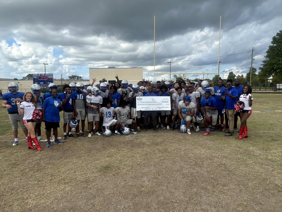 Super proud of ⁦<a href="/1CoachKelley/">Coach Jarvis Kelley</a>⁩ &amp; ⁦<a href="/WestburyHSHISD/">WestburyHSHISD</a>⁩! Thank you ⁦<a href="/HoustonTexans/">Houston Texans</a>⁩ for honoring Coach Kelley as the ⁦<a href="/HoustonTexans/">Houston Texans</a>⁩ Coach of the Week. Congratulations from ⁦<a href="/HISDAthletics/">Houston ISD Athletics & UIL Academics</a>⁩