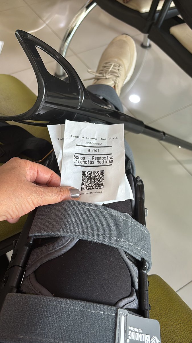 Acá perdiendo el tiempo en <a href="/NuevaMasvida_/">Isapre Nueva Masvida</a> , luego q Isapre redujera a solo 6 días de reposo mi lesión  de rotura COMPLETA de ligamento medial de rodilla izquierda, por lo que estoy inmovilizada con uso de  bastones al menos 2 meses .. tampoco reembolsa las ortesis