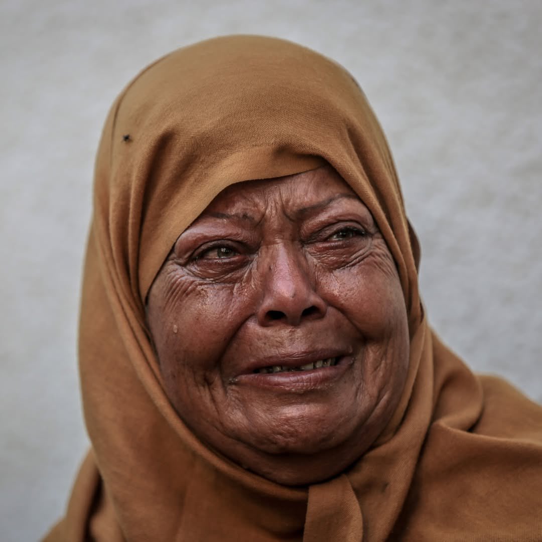 If you’re scrolling, PLEASE leave a dot.