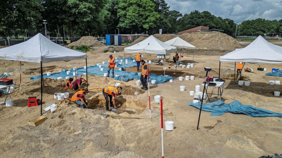 De Archeoloog tweet media