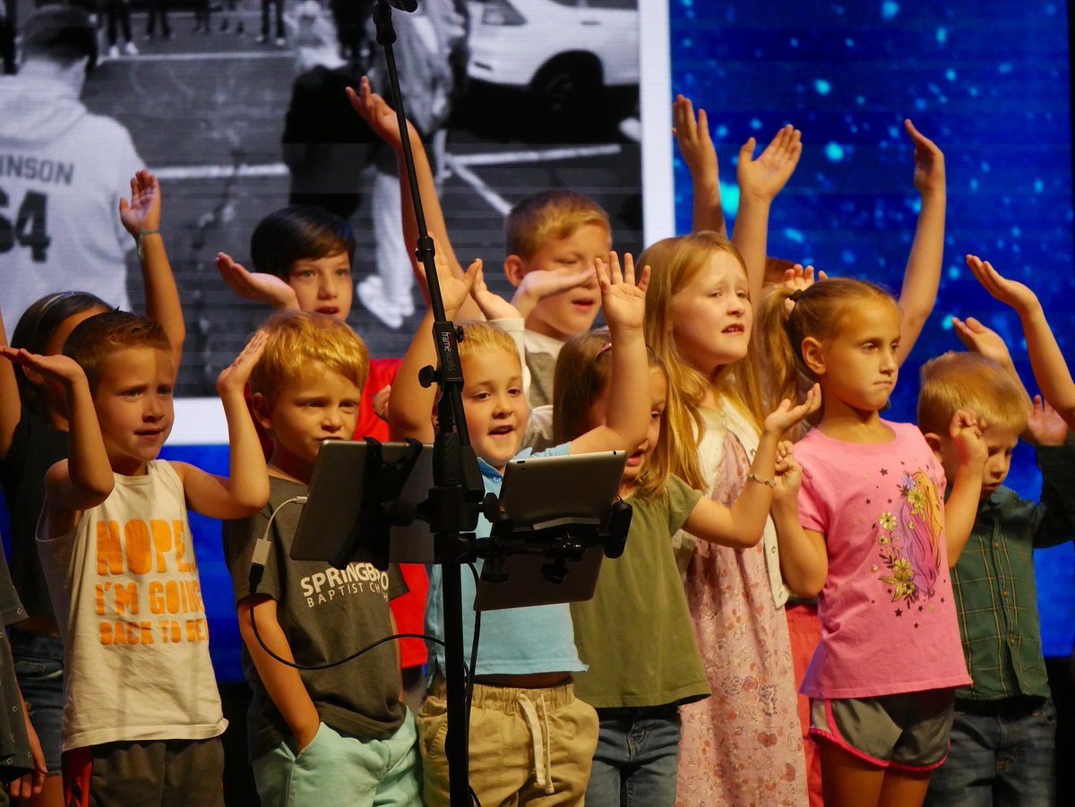 SpringboroBC's tweet image. We&apos;re just days away from our Fall Family BBQ. Make plans to join us this Sunday at 10am for a FREE catered lunch by Dickey&apos;s, corn hole tournament, petting zoo, inflatables, snow cones, &amp;amp; way more! We&apos;ll save you a seat. 🔥springborobaptist.org/event/fall-fam…  #BBQ #Fall #Family #FamilyFun…