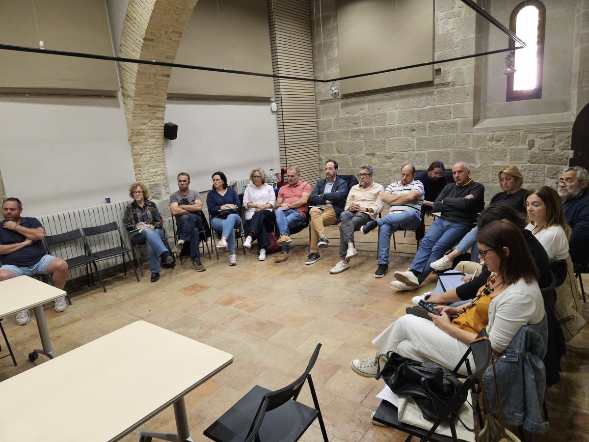 El Consell Comarcal del Solsonès i les seves alcaldies - <a href="/CCSolsones/">Consell Comarcal del Solsonès</a> s'han reunit amb la #delegada <a href="/EliaTortolero/">Elia Tortolero Orejuela</a> i les direccions de Serveis Territorials a la #CatalunyaCentral.
Hi han tractat aspectes de la gestió forestal i altres d'interès per a les administracions públiques.