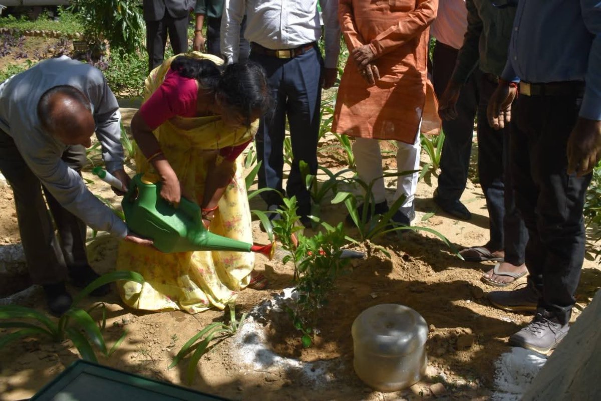 _PK_BJP's tweet photo. @RITESLIMITED ନୂଆଦିଲ୍ଲୀସ୍ଥିତ ମୂଖ୍ଯ କାର୍ଯ୍ୟାଳୟ ଠାରେ ଆୟୋଜିତ ବାର୍ଷିକ ସାଧାରଣ ପରିଷଦ ବୈଠକରେ ଯୋଗ ଦେଇଥିଲି।  ଏହି ଅବସରରେ ବୃକ୍ଷରୋପଣ କାର୍ଯ୍ଯକ୍ରମ ରେ ଯୋଗ ଦେଇ ବୃକ୍ଷରୋପଣ କରିଥିଲି । https://t.co/bjSe5Jfyb5