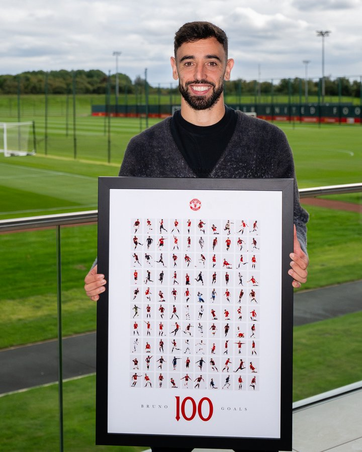 UnitedStandMUFC's tweet image. Bruno with all of his 100 goals! 💯 #mufc
