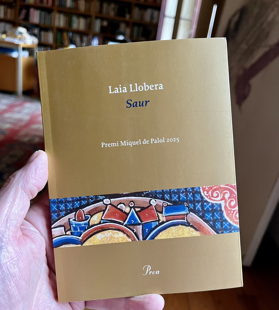 Vaig escoltar <a href="/LaiaLlobera/">Laia Llobera</a> parlant de ‘Saur’ quan va recollir el Premi Miquel de Palol a la Nit dels Bertrana: vaig sortir corrent a buscar-lo. Escrit en els antics comtats de Tolosa, Foix i Provença, rescata al títol aquest mot preciós que Coromines descriu com “daurat brunenc”.