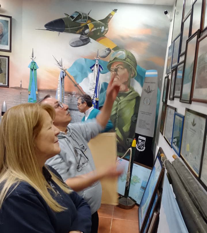 Stolbizer's tweet image. Hoy visité la Casa Museo de los Veteranos de Guerra de Malvinas de Tres de Febrero.
Aprendimos historia con el relato de los protagonistas, orgullo nacional.
“La Nación Argentina ratifica su legítima e imprescriptible soberanía sobre las islas Malvinas, Georgias del Sur y…