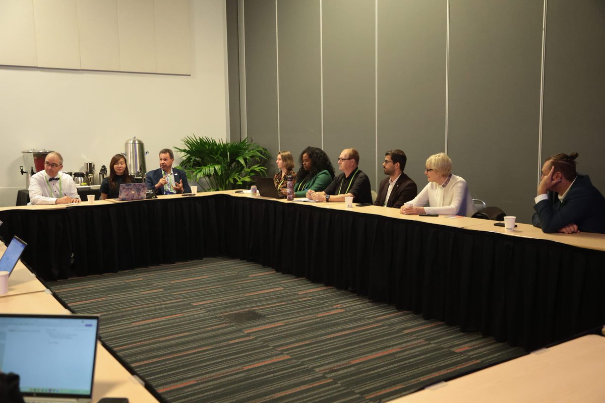 Dans le cadre de ALL IN 2025, des acteurs de l'Union des municipalités du Québec (UMQ) se sont réunis à Montréal pour une table ronde stratégique, animée par Luc Sirois et Anne Nguyen, LSSBB autours des enjeux sur les municipalités et l’intelligence artificielle.