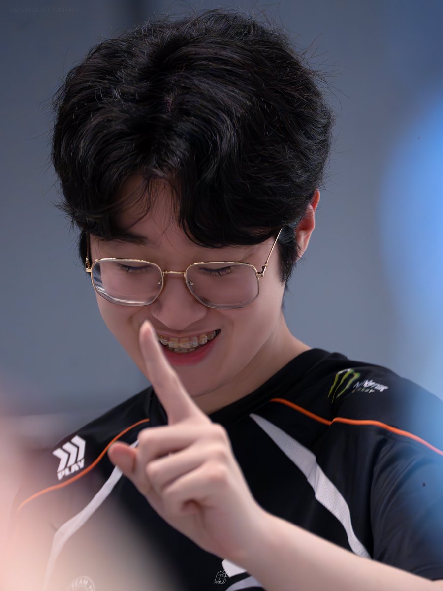 zeari_zeus10's tweet photo. 20250920 LCK P.O (vsKT)

환하게 웃는 최우제가 제일 좋아.

#Zeus #제우스 #최우제 https://t.co/MjE8VZw4Mp