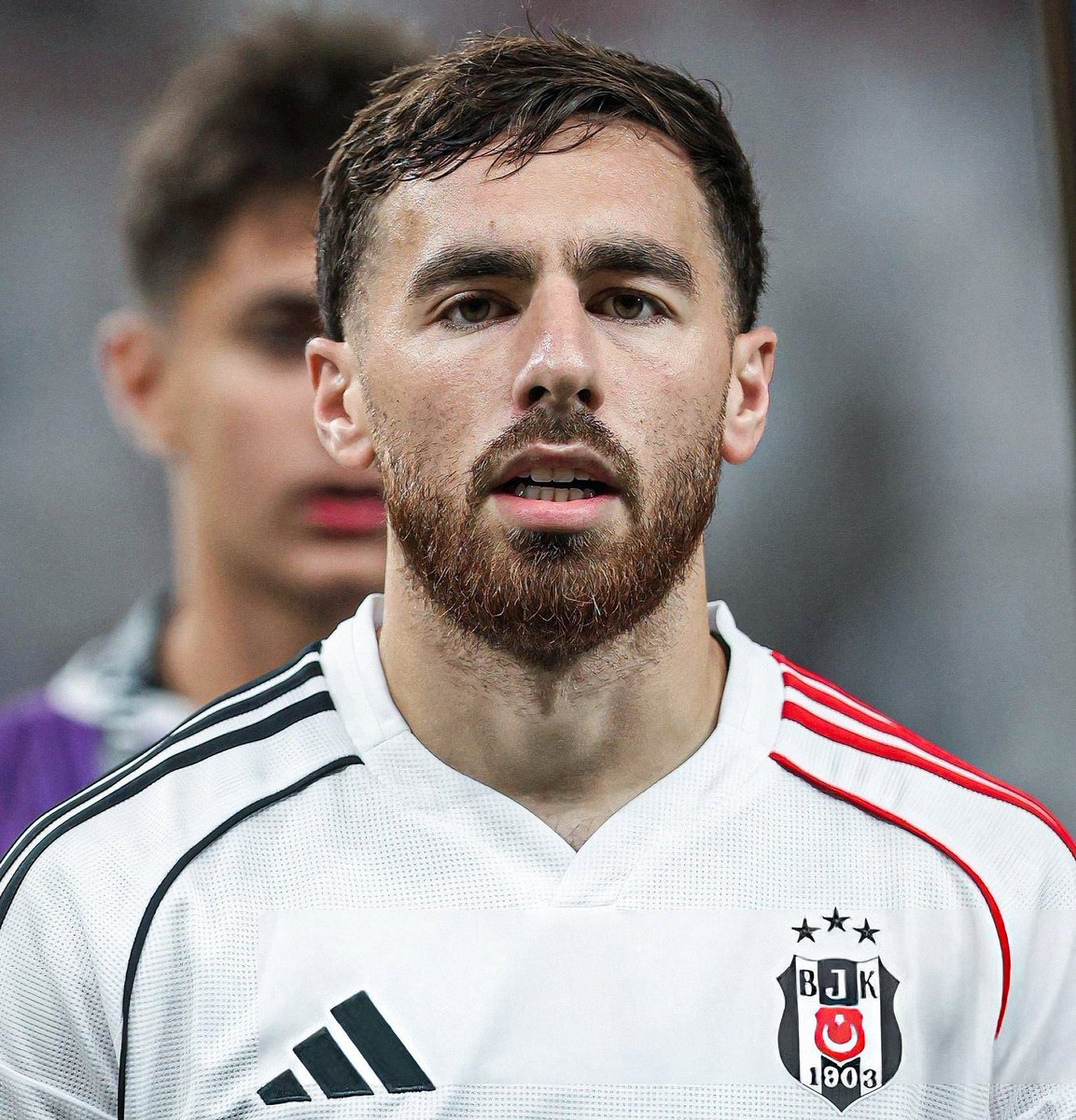 Takımın her şeyi, rabbim sakatlık, ceza, bela vermesin. 

Orkun Kökçü.