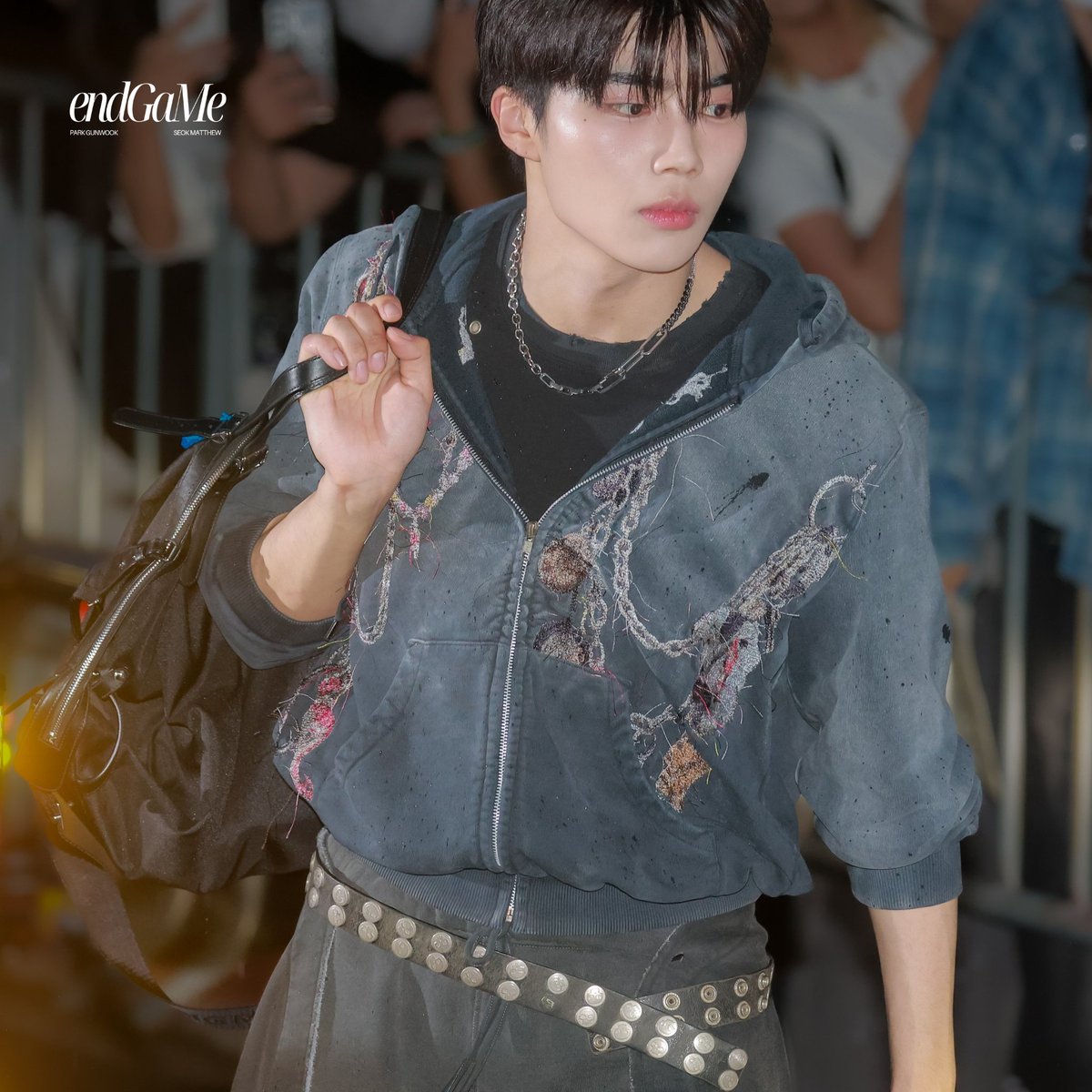 ENDGAME52's tweet image. 250912 뮤직뱅크 퇴근

#박건욱 #PARKGUNWOOK #ZEROBASEONE #제로베이스원 #ZB1