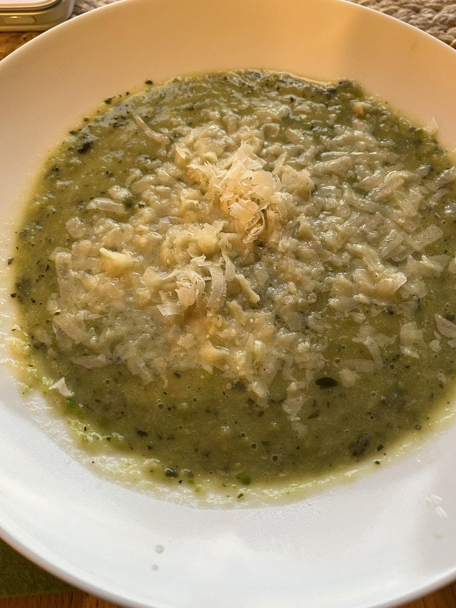 Roasted courgette, pea and basil soup with Parmesan delishhhh