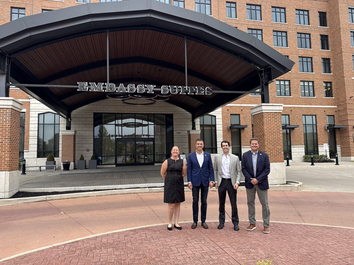 RepRudyYakym's tweet photo. Enjoyed visiting Eddy Street Commons with Kite Realty today. It’s great to see this development thriving next to Notre Dame and making a real impact on our local economy. https://t.co/eeOv7s0fjh
