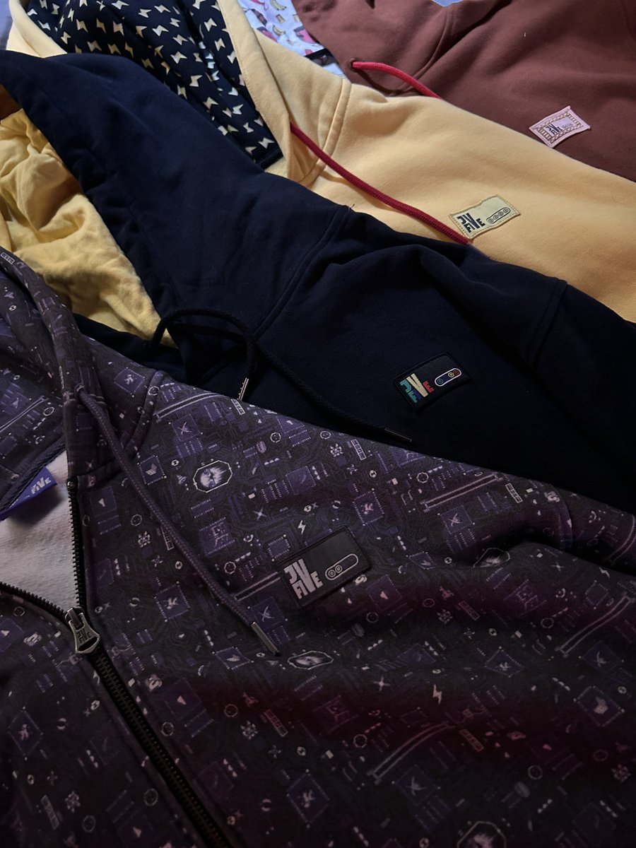 🚨 GIVEAWAY TIME 🚨
The weathers getting colder so you know what that means 👀 
Make sure to… 

1. Follow us ✅ 
2. Like this post ❤️ 
3. Tag a friend in the comments 🫂 

Every person you tag below counts as an extra entry so make sure to tag a bunch👯👯‍♀️ 

Winner will be chosen